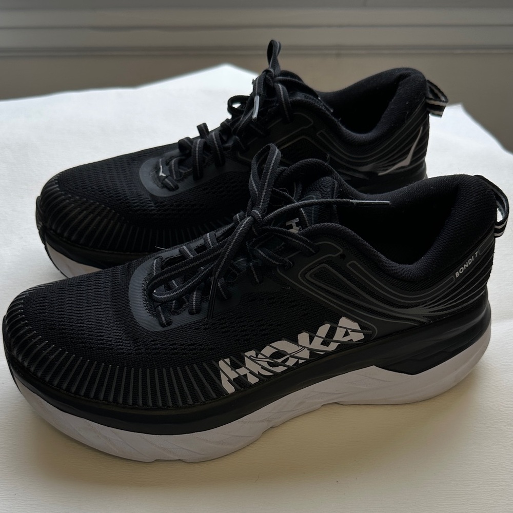 Hoka Bondi 7 black shoes